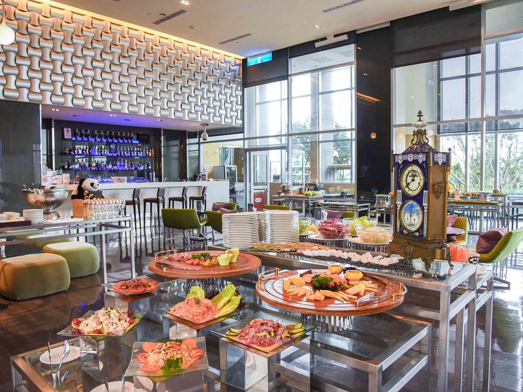 Hotel Hyatt Regency Taoyuan International Airport Restaurace fotografie The interior of the restaurant